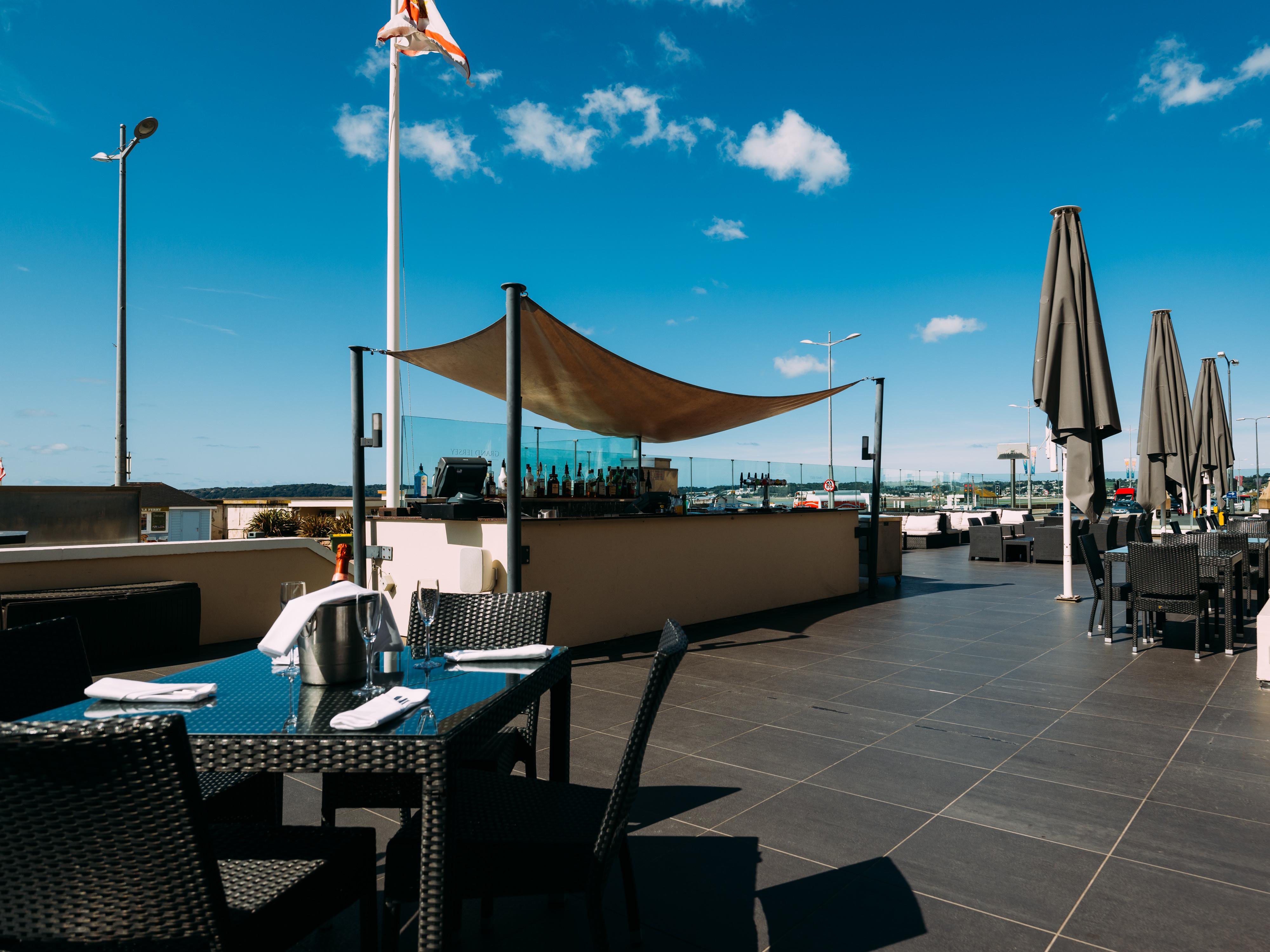 Grand Jersey Hotel And Spa Saint Helier Eksteriør billede The Sky Bar