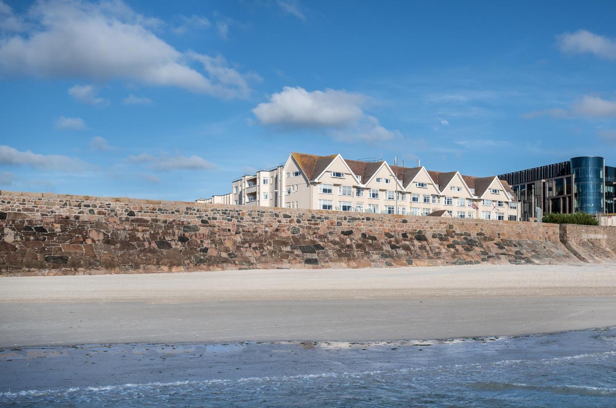Grand Jersey Hotel And Spa Saint Helier Eksteriør billede The beach at Pembrey Sands