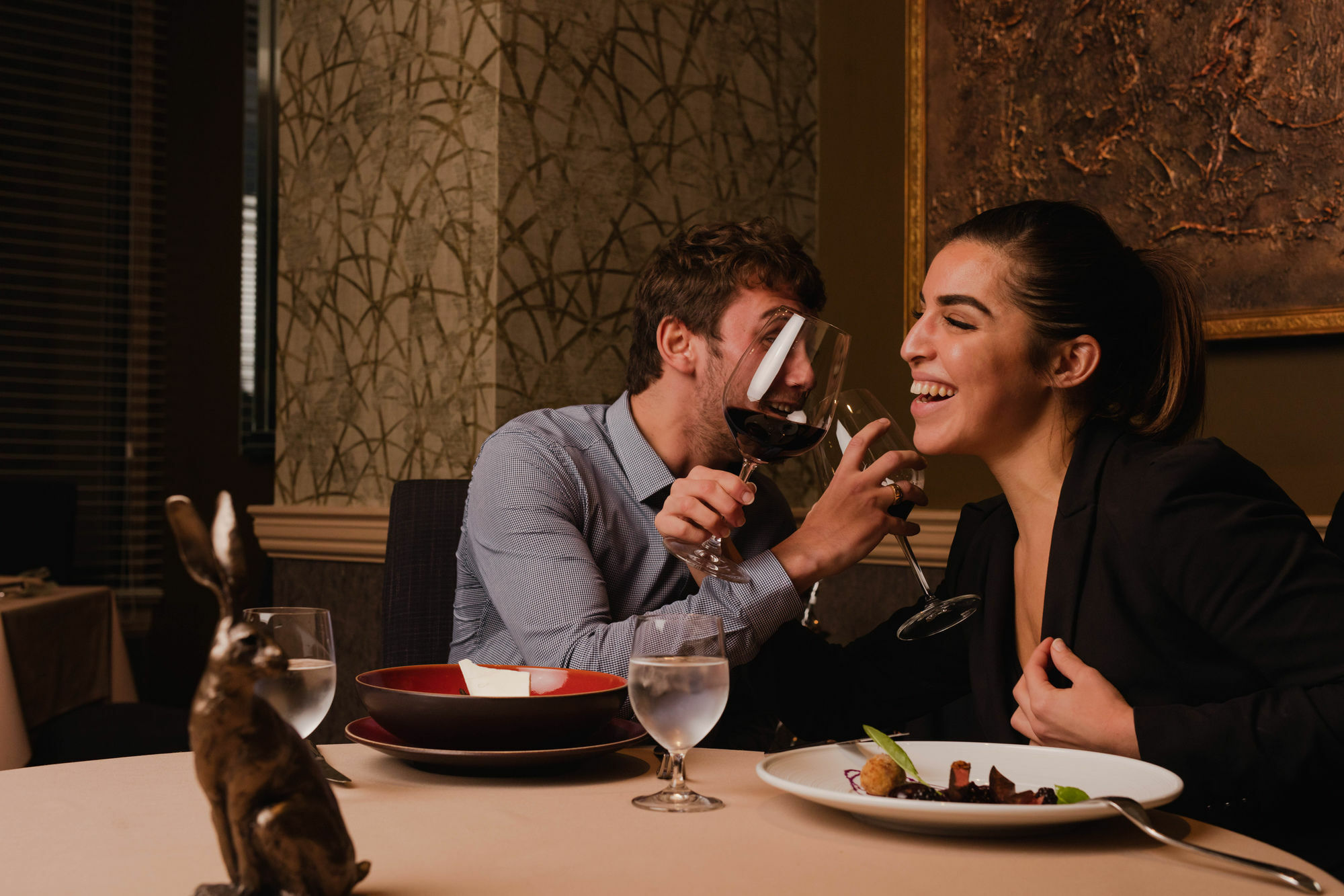 Grand Jersey Hotel And Spa Saint Helier Eksteriør billede A couple dining at a restaurant