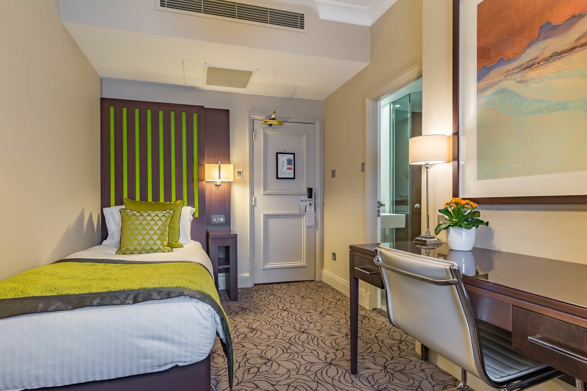 Grand Jersey Hotel And Spa Saint Helier Eksteriør billede A single room at the hotel