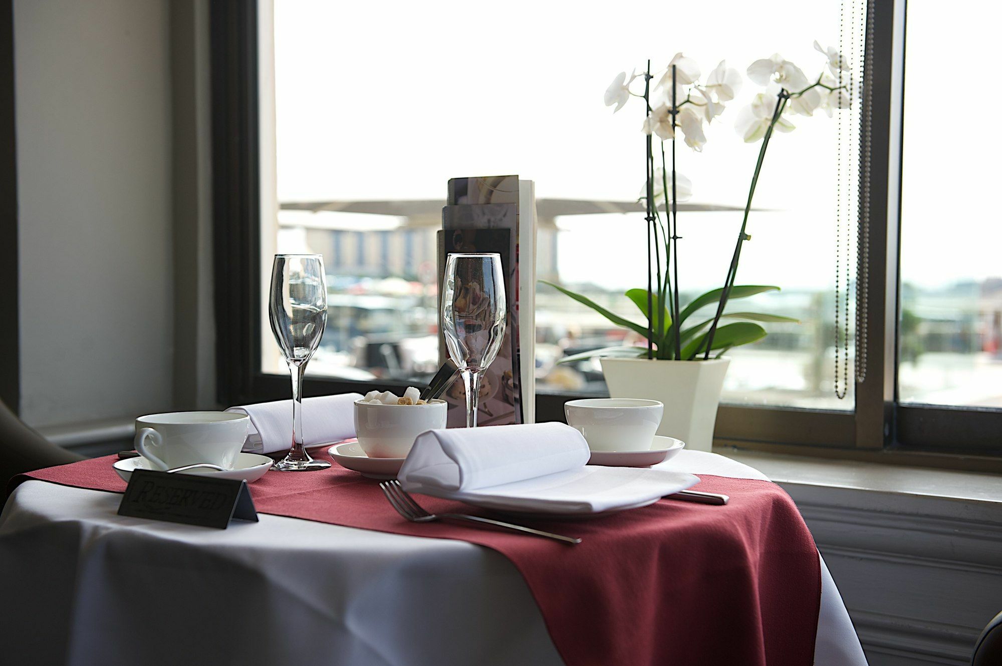 Grand Jersey Hotel And Spa Saint Helier Eksteriør billede A table set for fine dining