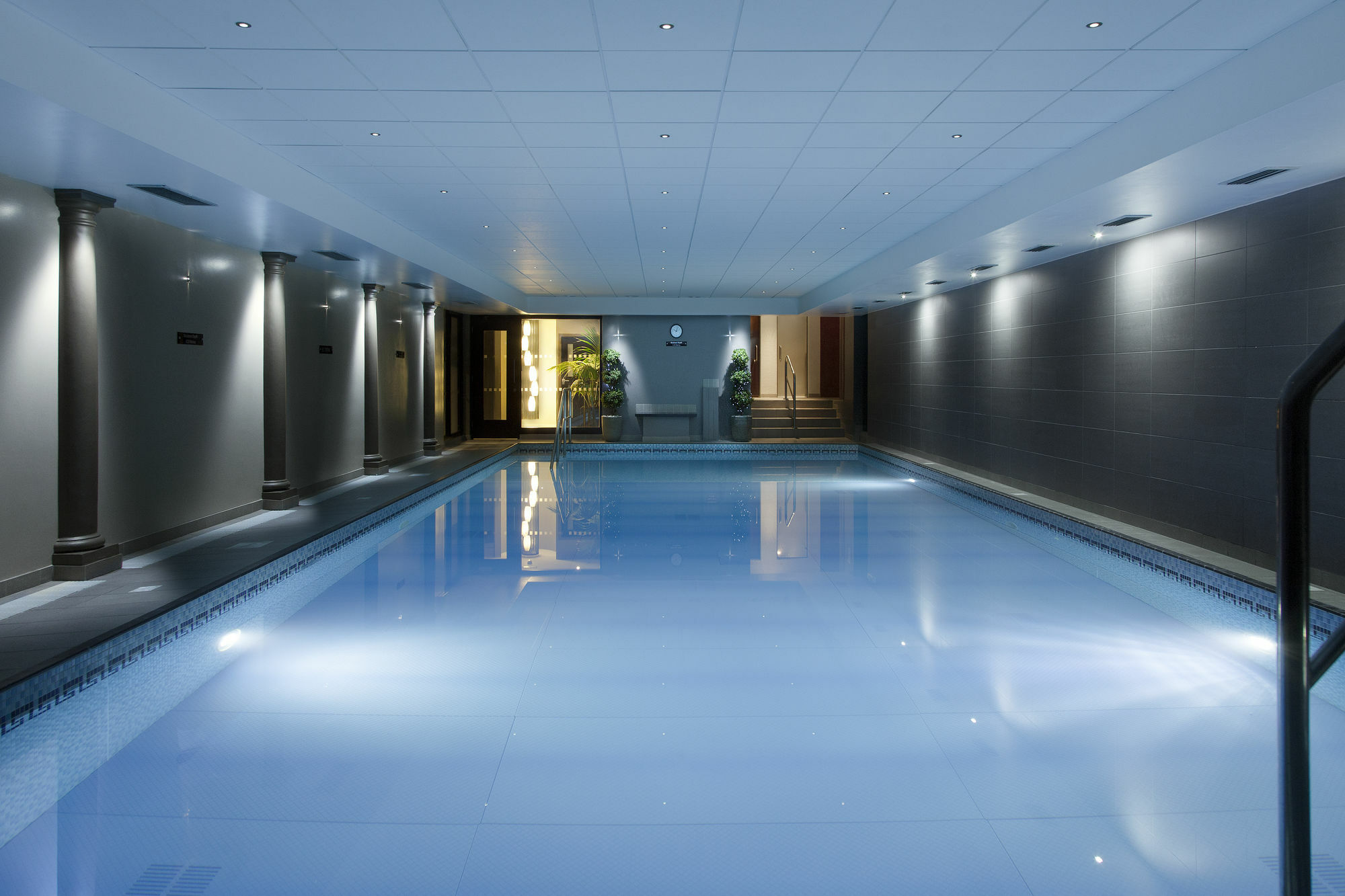 Grand Jersey Hotel And Spa Saint Helier Eksteriør billede The swimming pool at The Dorchester