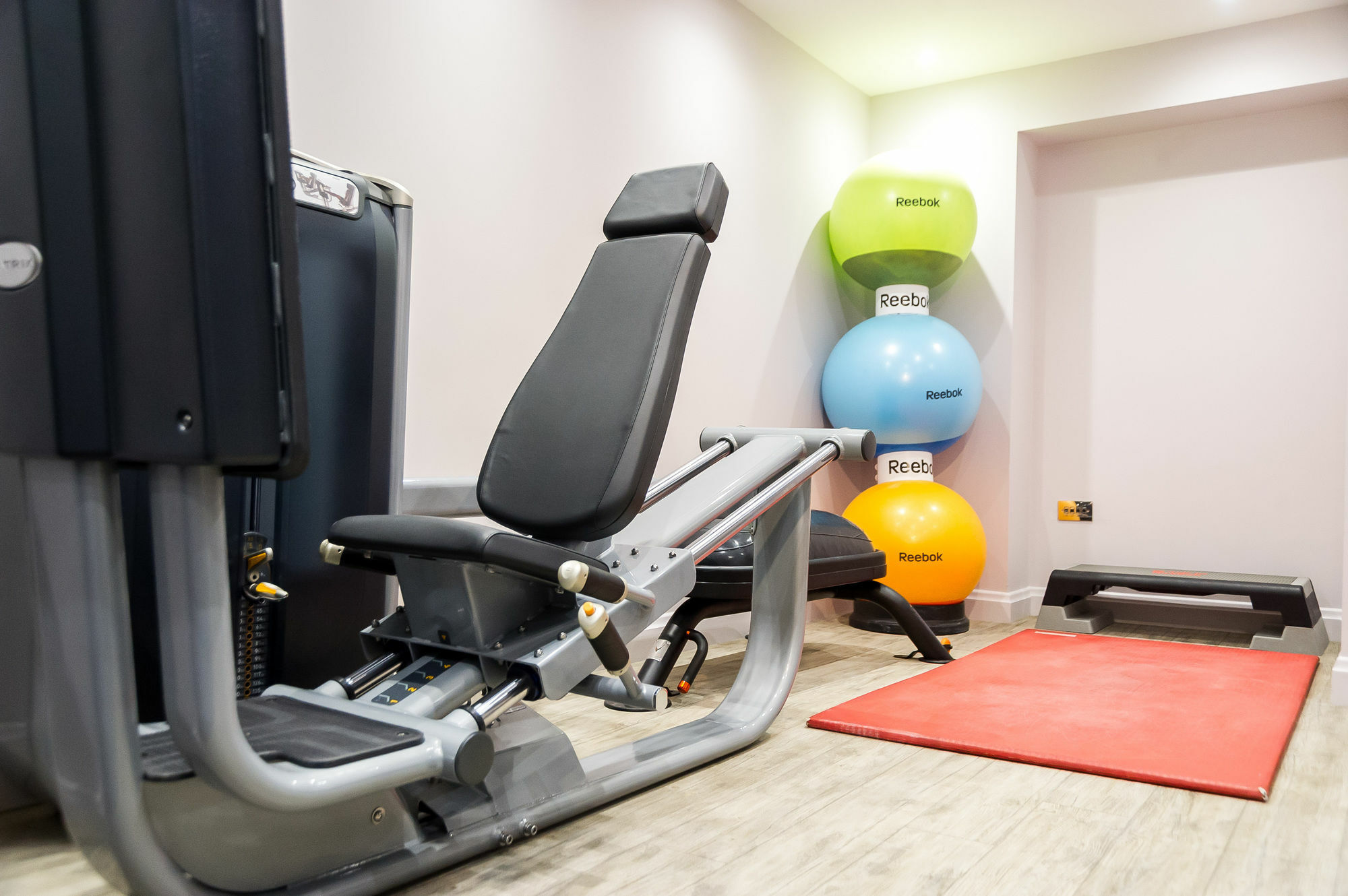 Grand Jersey Hotel And Spa Saint Helier Eksteriør billede A leg press machine
