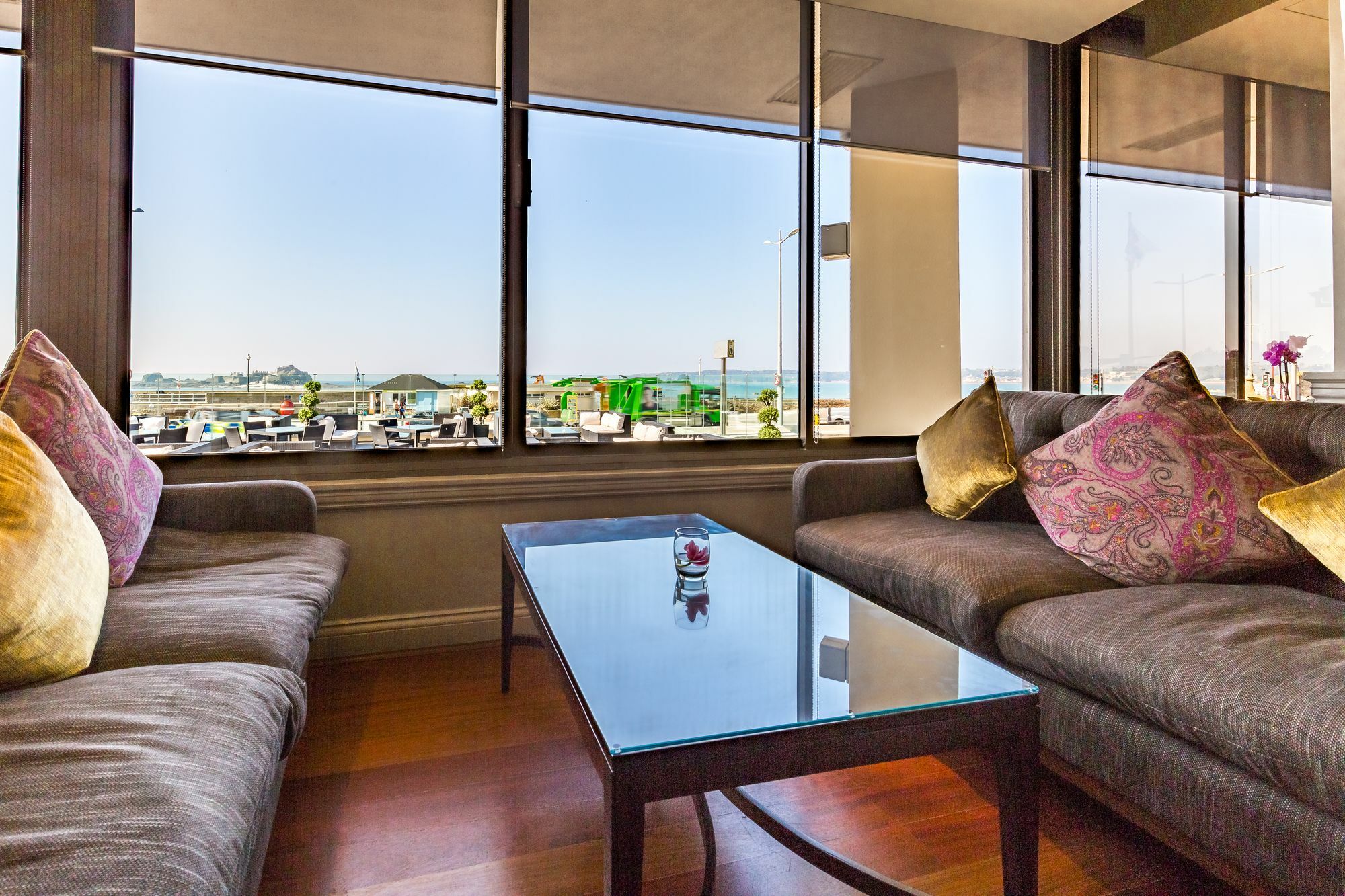 Grand Jersey Hotel And Spa Saint Helier Eksteriør billede The Club Lounge at the Hilton Sydney